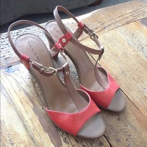 NWOT Tahari Betsy Sandals
